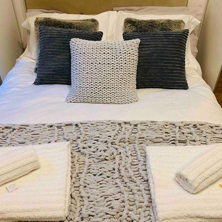 Luxury Fulham Flat With 5* Touches Nr River Thames 런던 외부 사진